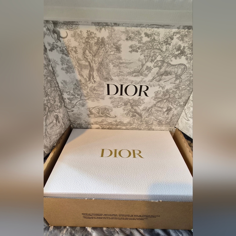 Dior Large All Inclusive Gift Box - Picture 2 of 6